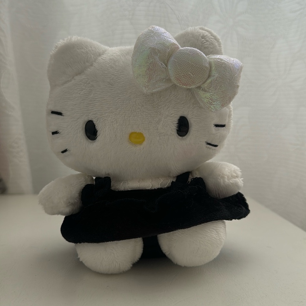 Small Sanrio Hello Kitty Plushie